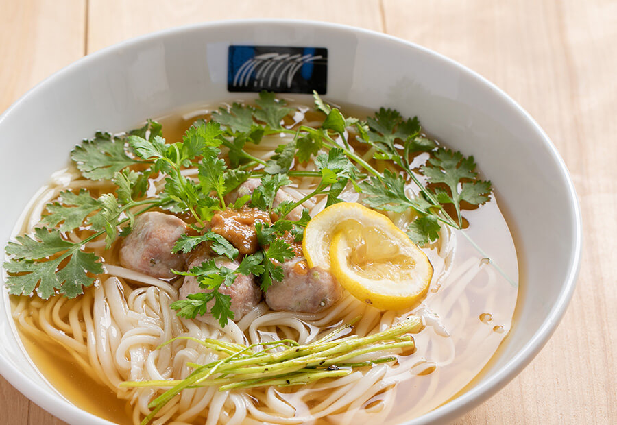 パクチー味噌赤地鶏団子うどん